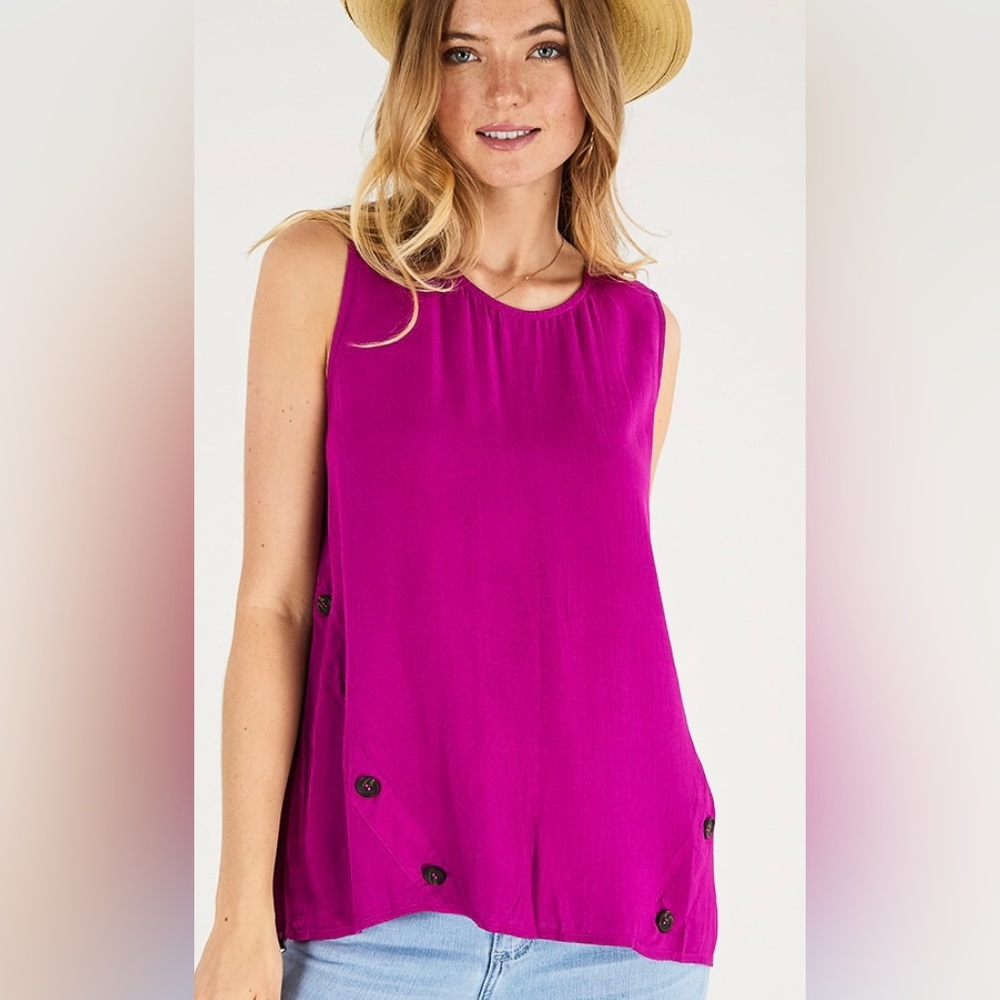 Adorable magenta tank with button detail